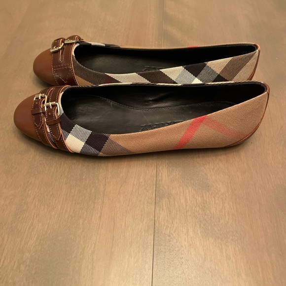 Burberry flats size 8 - Picture 1 of 2